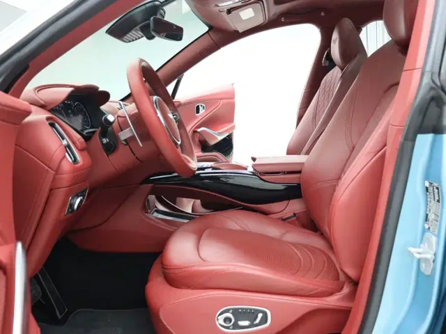 Aston Martin DBX — Фото автомобиля 2