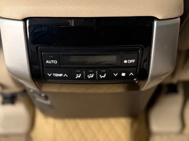 Toyota Land Cruiser — Фото автомобиля 18