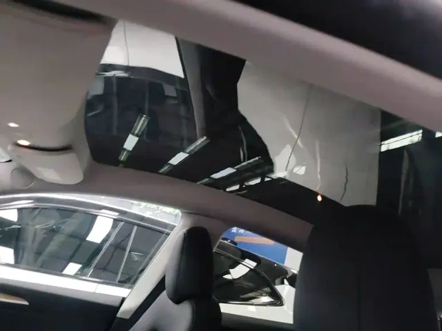 Tesla Model Y — Фото автомобиля 17