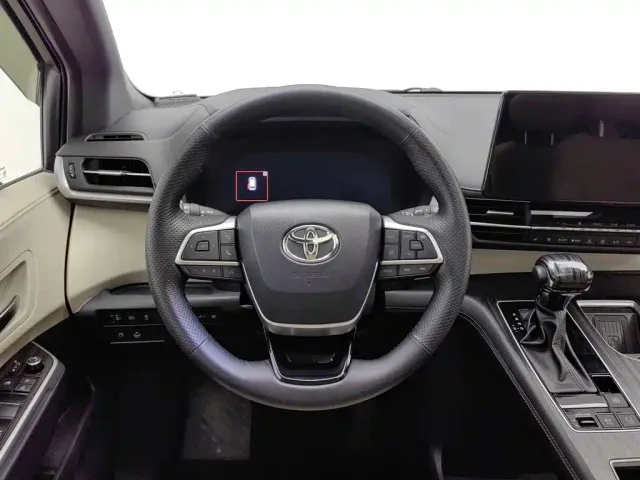 Toyota Sienna — Фото автомобиля 11