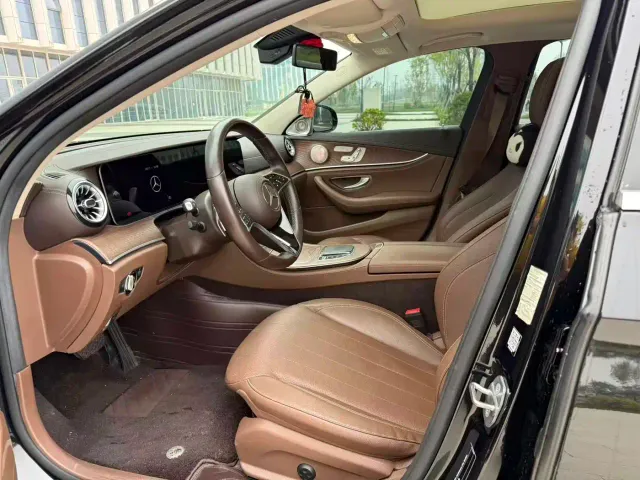 Mercedes-Benz E-Class — Фото автомобиля 4
