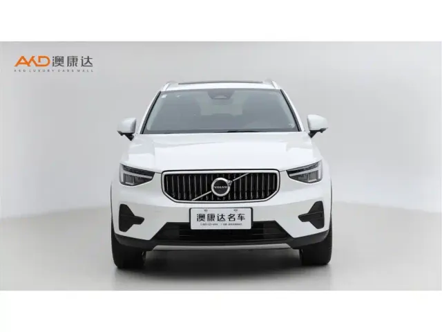 Volvo XC40 — Фото автомобиля 2