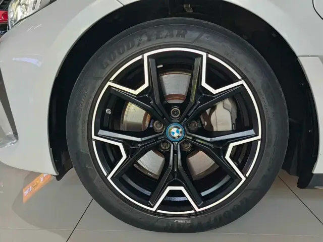 BMW i3 — Фото автомобиля 16
