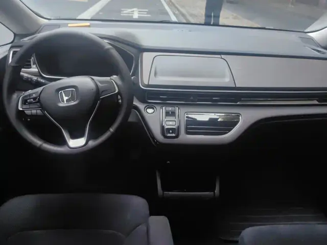 Honda Odyssey — Фото автомобиля 12