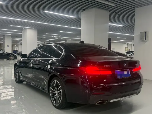 BMW 5 Series — Фото автомобиля 13