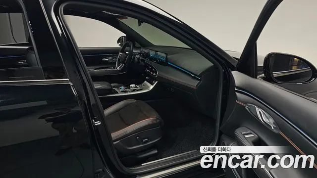 Genesis GV70 — Фото автомобиля 10