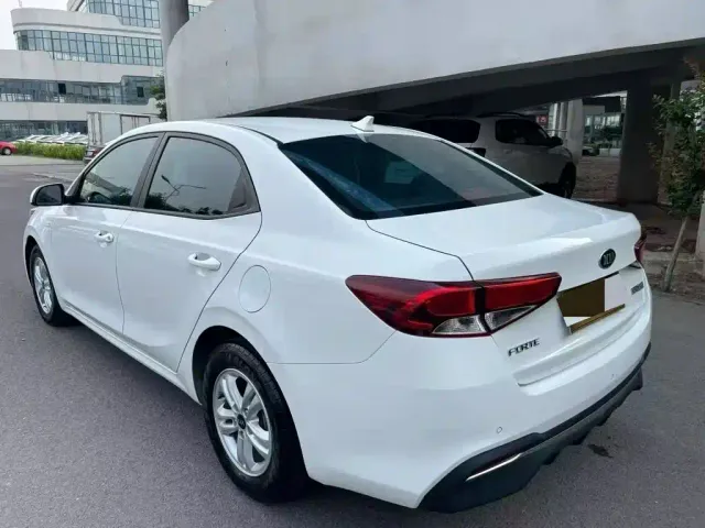 Kia Forte — Фото автомобиля 4