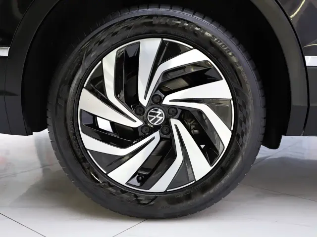 Volkswagen Tiguan L — Фото автомобиля 18
