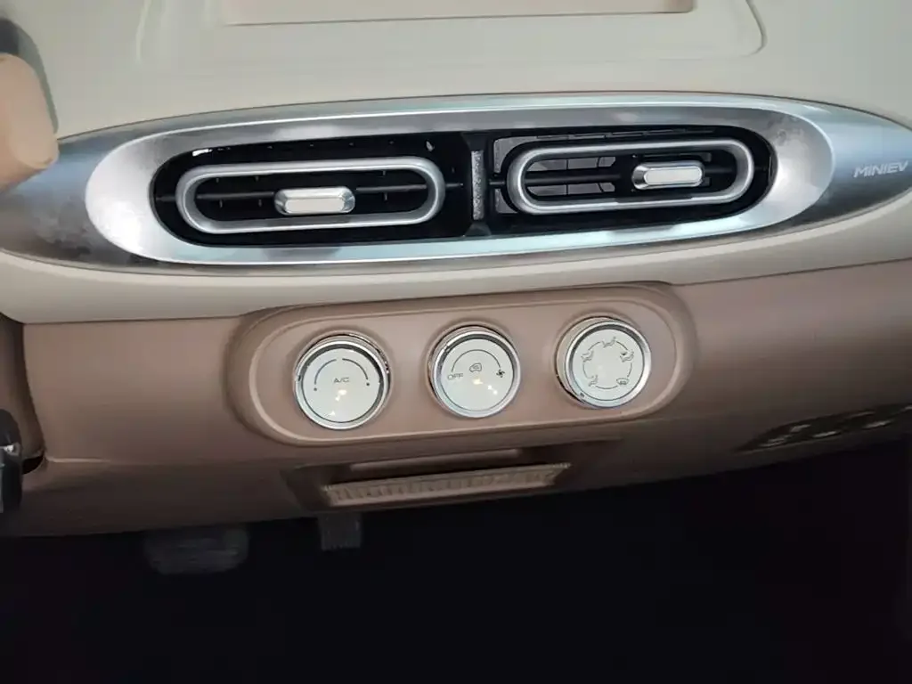 Wuling Motors Hongguang MINIEV 2025 4-Door Advanced — Фото автомобиля 12