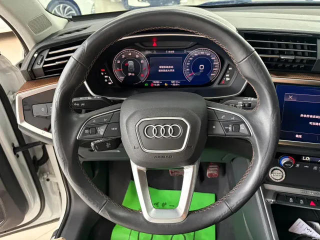Audi Q3 — Фото автомобиля 5