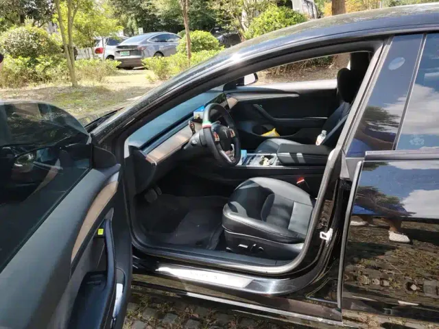 Tesla Model 3 — Фото автомобиля 9
