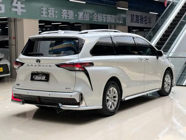 Toyota Granvia — Фото автомобиля 15