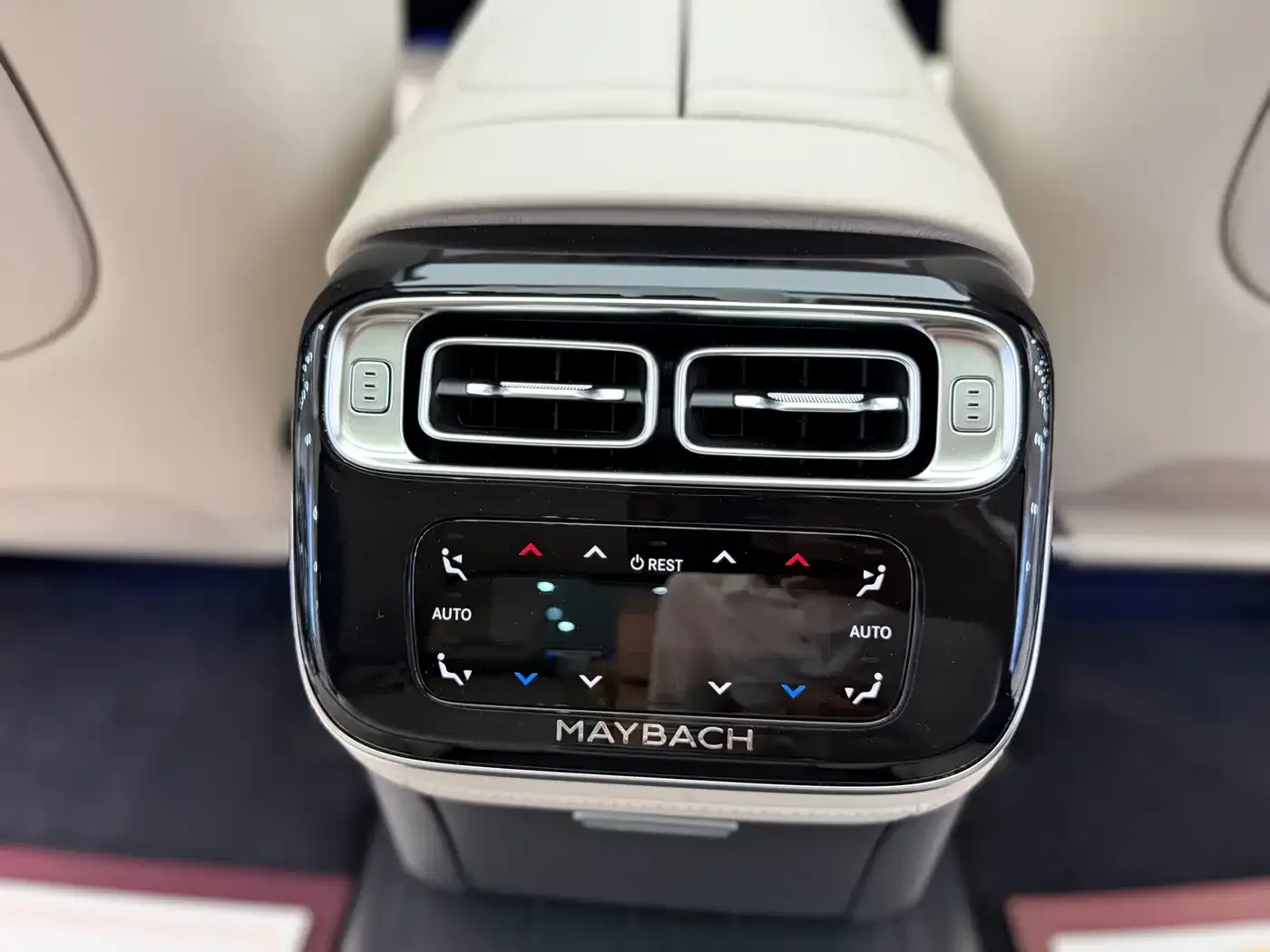 Mercedes-Benz Maybach S-Class 2025 Model S 480 4MATIC — Фото автомобиля 12
