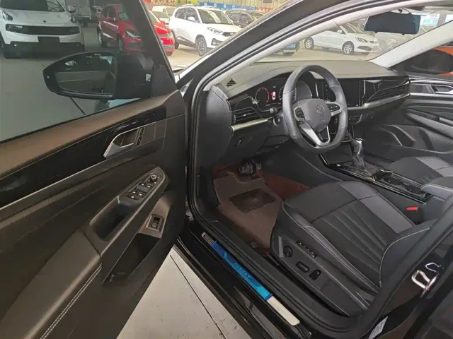 Volkswagen Passat — Фото автомобиля 15