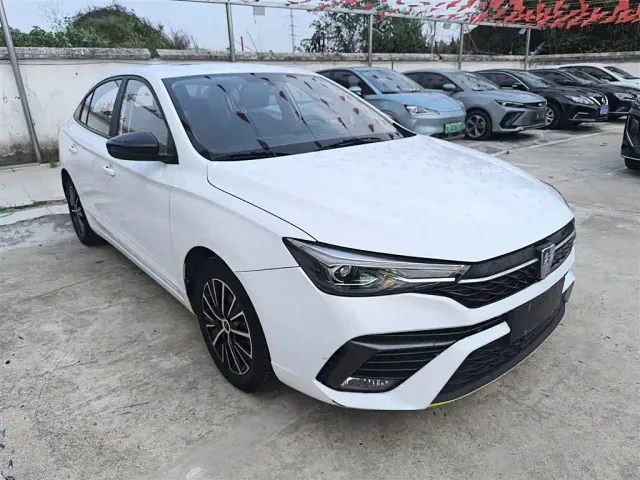 Roewe i5 — Фото автомобиля 3