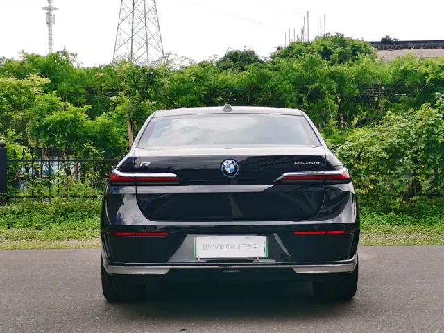 BMW BMW i7 2023 eDrive50L Leading Luxury Package — Фото автомобиля 5