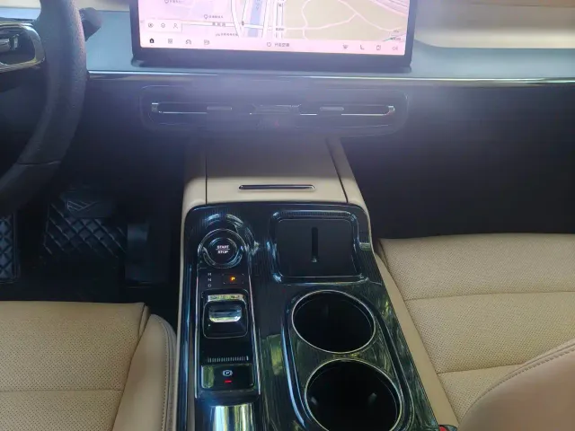 GAC Trumpchi E8 — Фото автомобиля 16