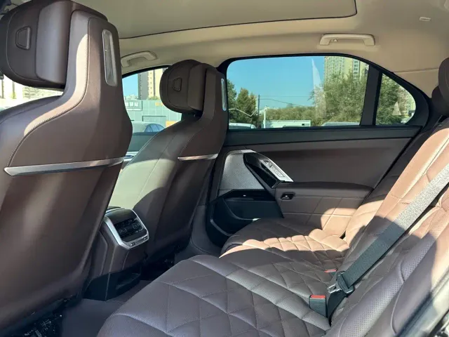 BMW 7 Series — Фото автомобиля 6