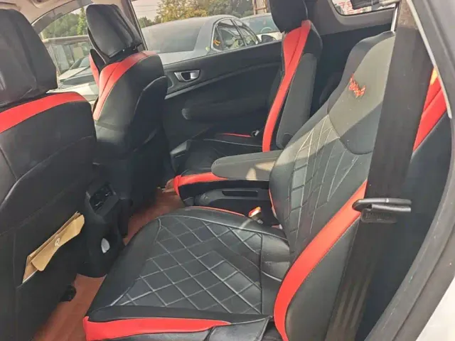 Wuling Jiachen — Фото автомобиля 16