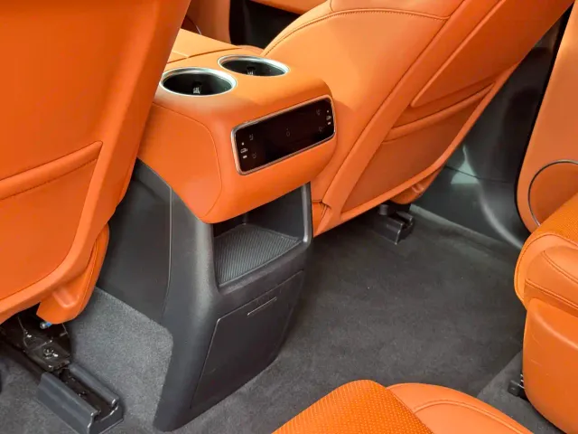 Li Auto L8 — Фото автомобиля 7