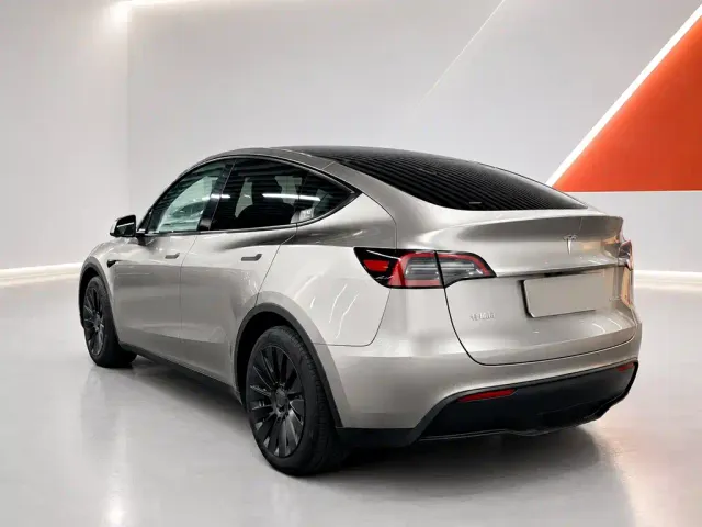 Tesla Model Y — Фото автомобиля 4