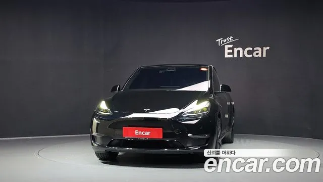 Tesla Model Y — Фото автомобиля 3