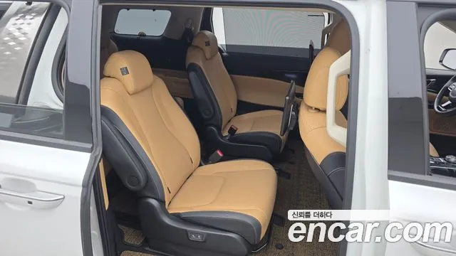 Kia Carnival Generation 4 — Фото автомобиля 12