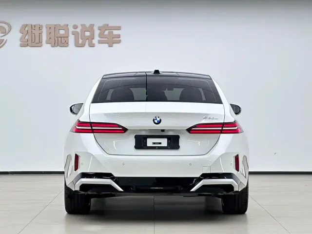 BMW 5 Series — Фото автомобиля 15