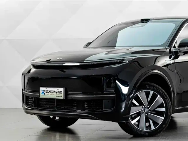 Li Auto L8 — Фото автомобиля 3
