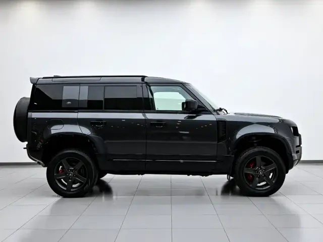 Land Rover Defender — Фото автомобиля 6