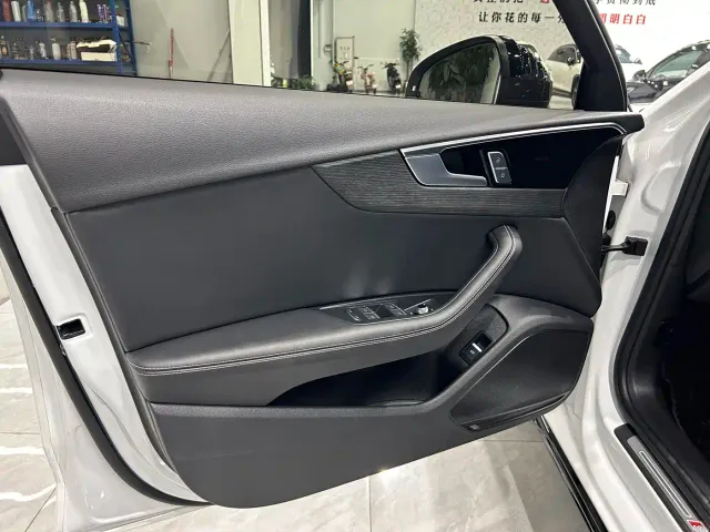 Audi A4L — Фото автомобиля 10