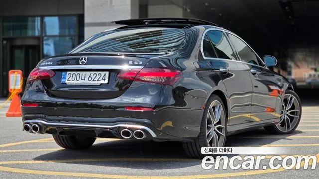 Mercedes-Benz E-Class — Фото автомобиля 4