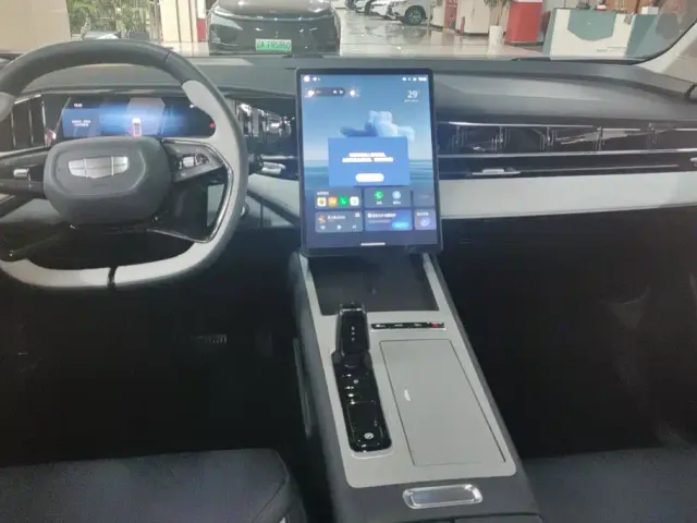 Geely Boyue L — Фото автомобиля 13