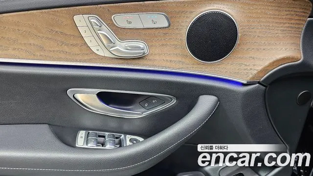 Mercedes-Benz E-Class — Фото автомобиля 17