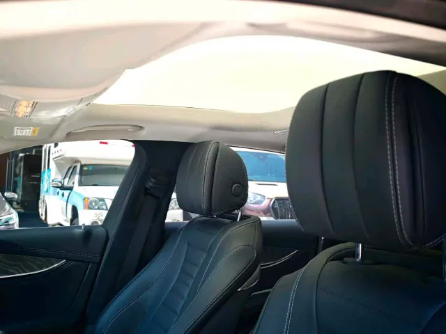 Mercedes-Benz E-Class — Фото автомобиля 12
