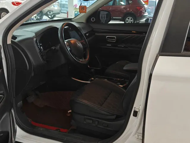 Mitsubishi Outlander — Фото автомобиля 7
