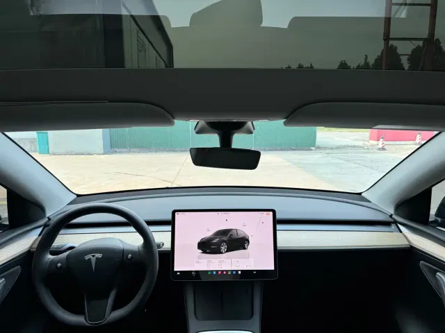 Tesla Model Y — Фото автомобиля 6