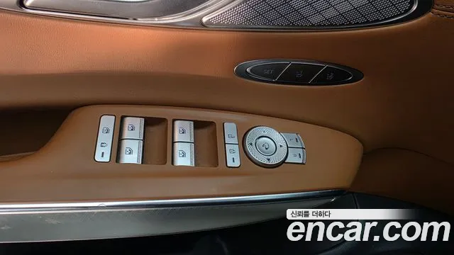 Genesis GV70 — Фото автомобиля 30