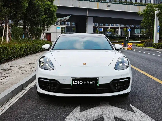 Porsche Panamera — Фото автомобиля 2