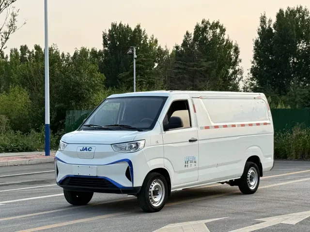 Фотография автомобиля — JAC Motors Blue Cat