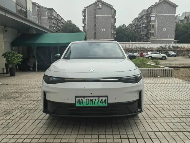 Leapmotor C10 — Фото автомобиля 2