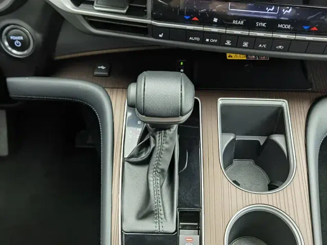 Toyota Granvia — Фото автомобиля 13