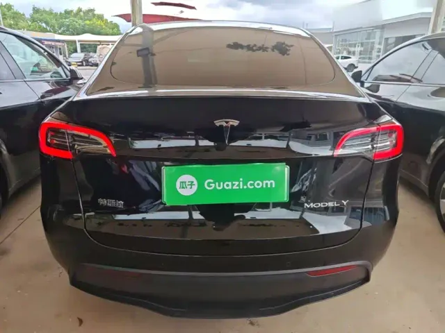 Tesla Model Y — Фото автомобиля 5