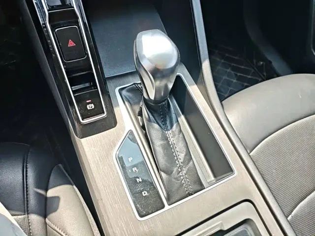 Roewe i5 — Фото автомобиля 13