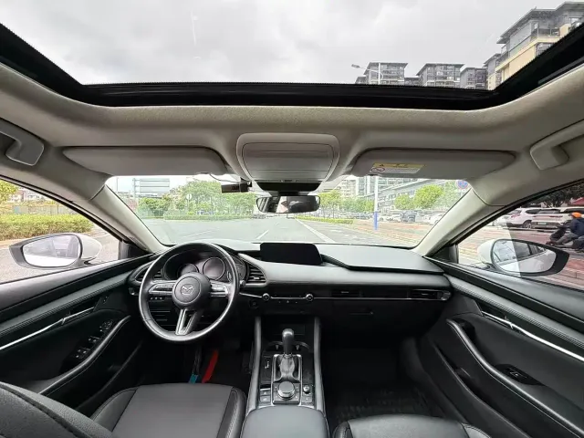 Mazda Axela — Фото автомобиля 5
