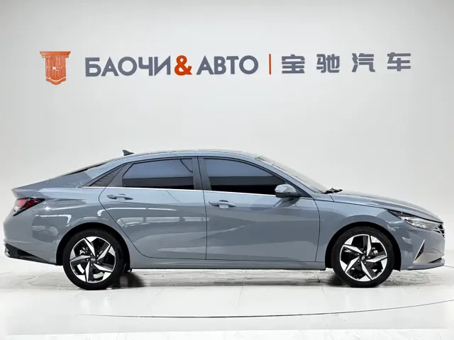 Hyundai Elantra — Фото автомобиля 5