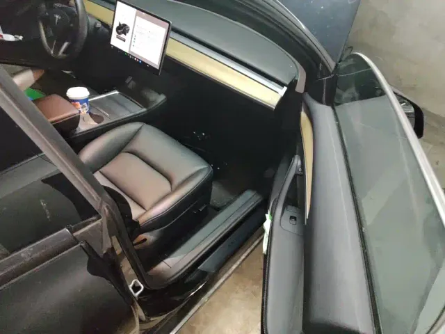 Tesla Model 3 — Фото автомобиля 17