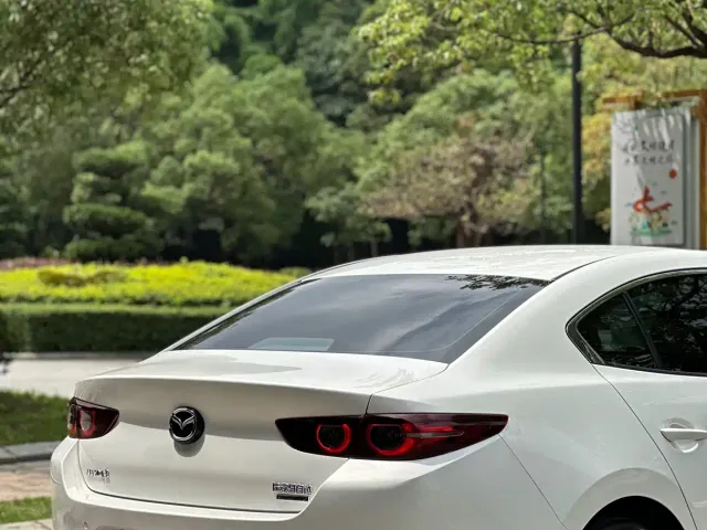 Mazda Axela — Фото автомобиля 14