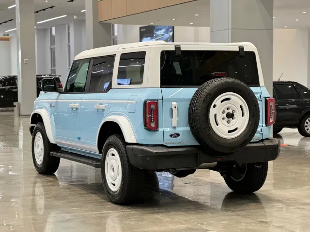 Ford Bronco — Фото автомобиля 6