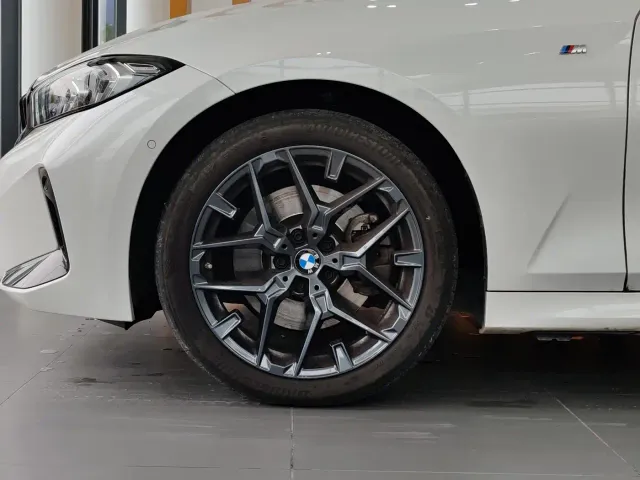 BMW 3 Series — Фото автомобиля 5